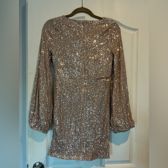 Elegant Gold Sequin Long Sleeve Minidress Elegant Gold Sequin Long Sleeve Minidress
